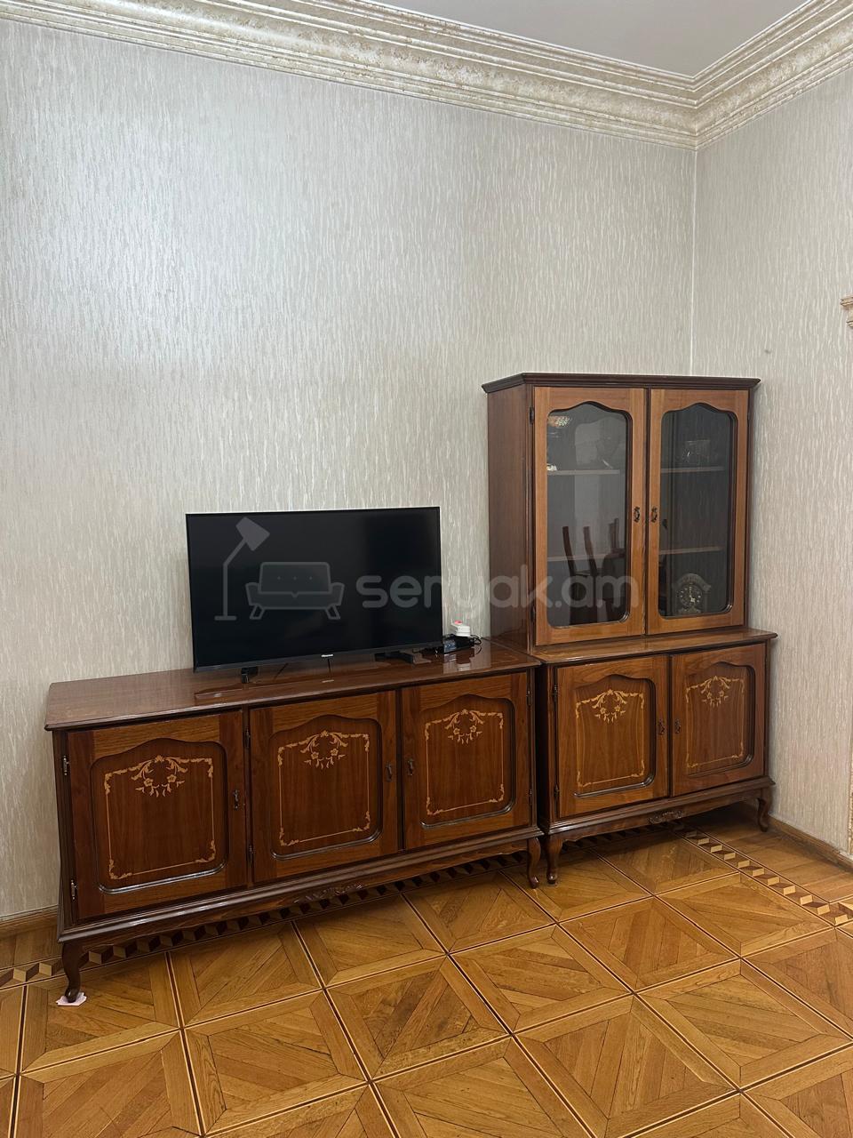 3 Սենյականոց Բնակարան Քարե Շենքում, 80քմ, 3/5 հարկ, Նորմալ Վիճակում, Կահավորված
