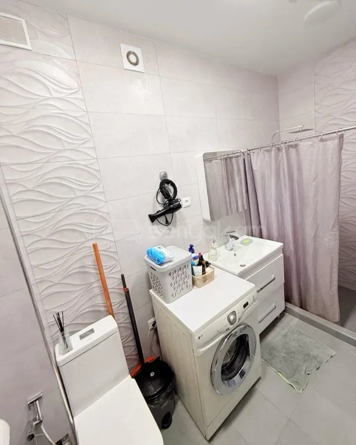 2 Սենյականոց Բնակարան Քարե Շենքում, 62քմ, 5/5 հարկ, Կապիտալ Վերանորոգված