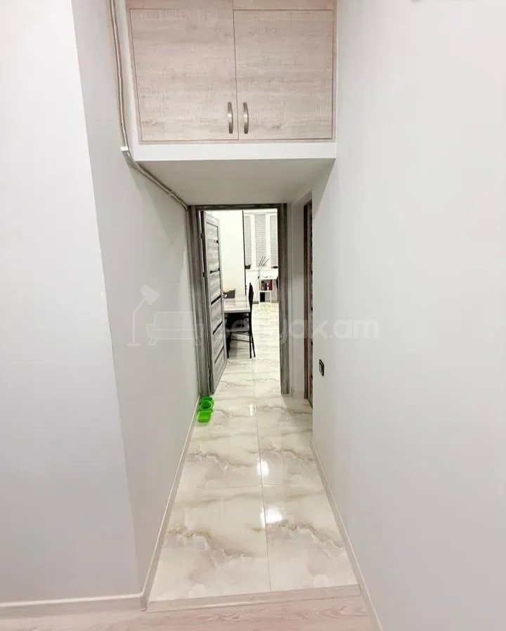 2 Սենյականոց Բնակարան Քարե Շենքում, 62քմ, 5/5 հարկ, Կապիտալ Վերանորոգված