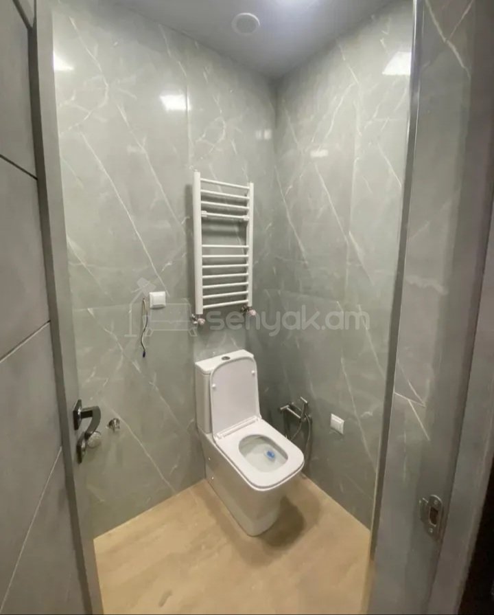 3 Սենյականոց Բնակարան Քարե Շենքում, 83քմ, 1/5 հարկ, Կապիտալ Վերանորոգված