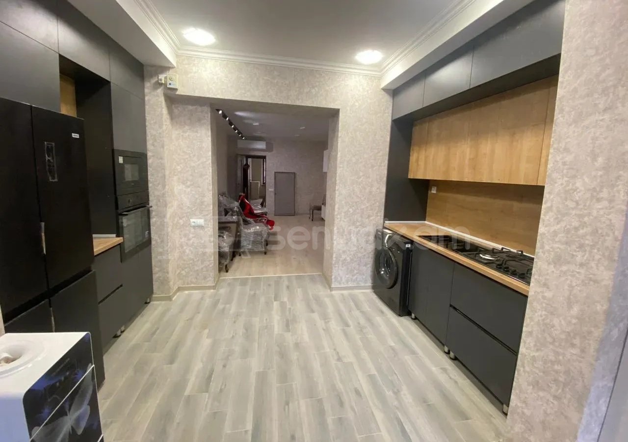 3 Սենյականոց Բնակարան Քարե Շենքում, 83քմ, 1/5 հարկ, Կապիտալ Վերանորոգված