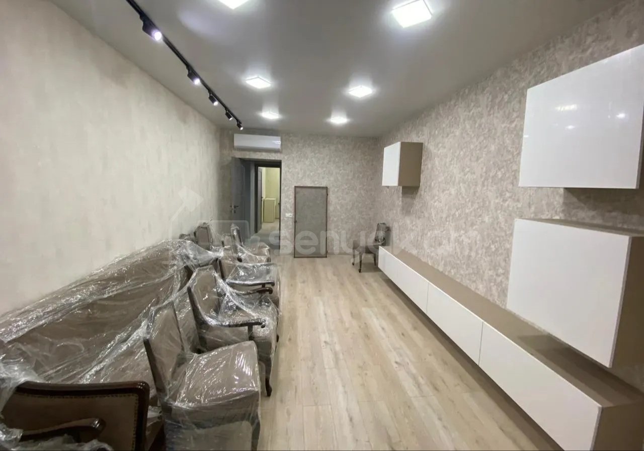 3 Սենյականոց Բնակարան Քարե Շենքում, 83քմ, 1/5 հարկ, Կապիտալ Վերանորոգված