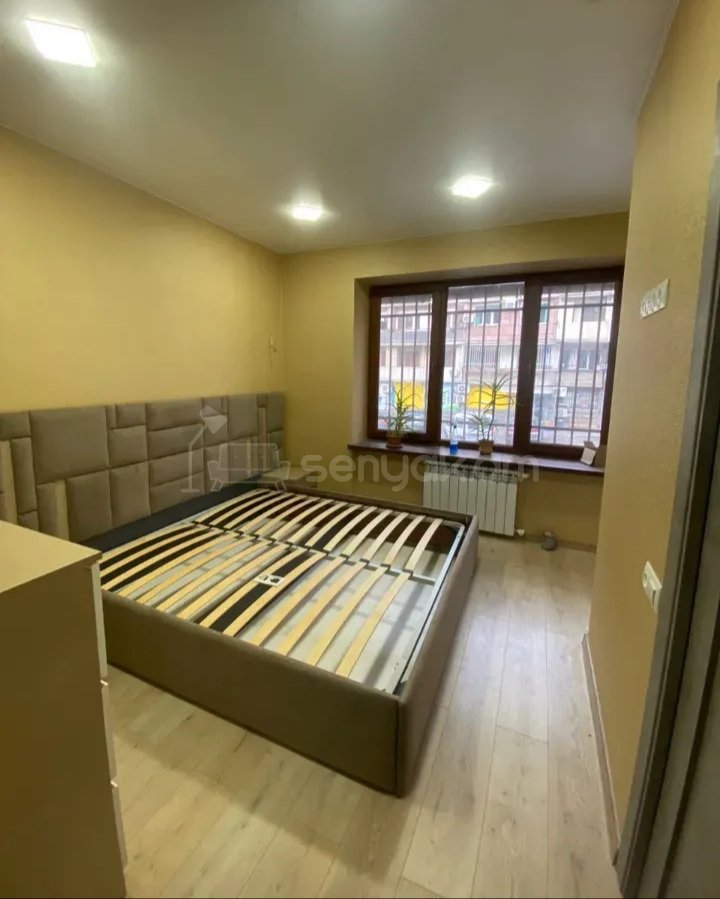 3 Սենյականոց Բնակարան Քարե Շենքում, 83քմ, 1/5 հարկ, Կապիտալ Վերանորոգված