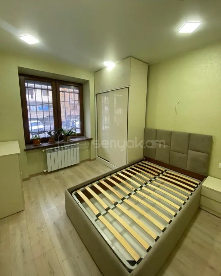 3 Սենյականոց Բնակարան Քարե Շենքում, 83քմ, 1/5 հարկ, Կապիտալ Վերանորոգված