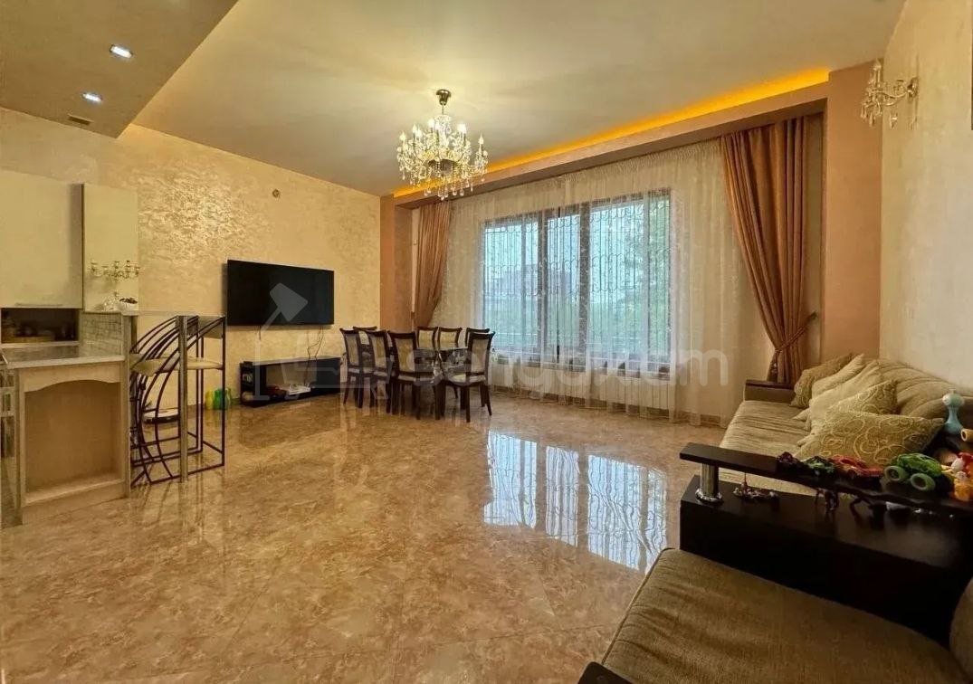 4 Սենյականոց Բնակարան Քարե Շենքում, 140քմ, 1/7 հարկ, Դիզայներական Վերանորոգված