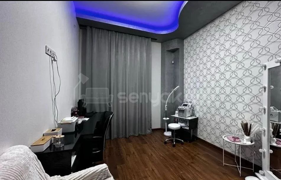 4 Սենյականոց Բնակարան Քարե Շենքում, 140քմ, 1/7 հարկ, Դիզայներական Վերանորոգված