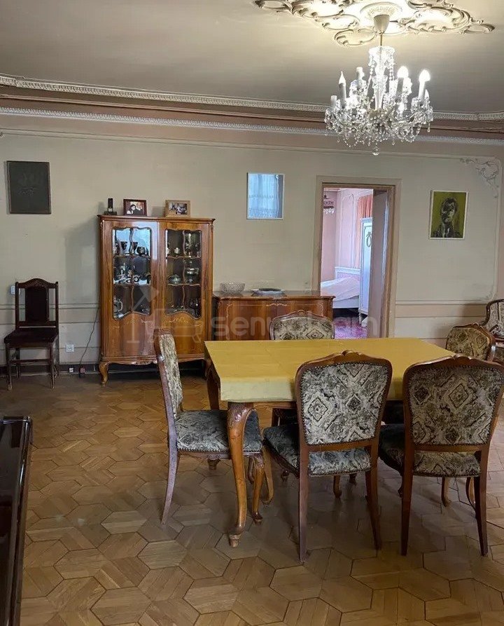 2 Սենյականոց Բնակարան Քարե Շենքում, 81քմ, 2/4 հարկ, Պետական Վիճակում