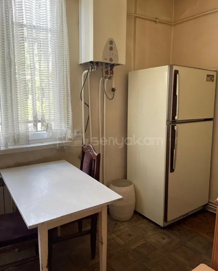 2 Սենյականոց Բնակարան Քարե Շենքում, 81քմ, 2/4 հարկ, Պետական Վիճակում
