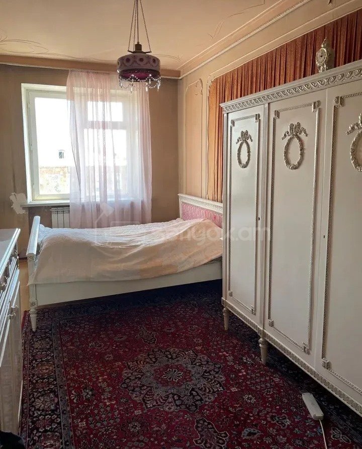 2 Սենյականոց Բնակարան Քարե Շենքում, 81քմ, 2/4 հարկ, Պետական Վիճակում