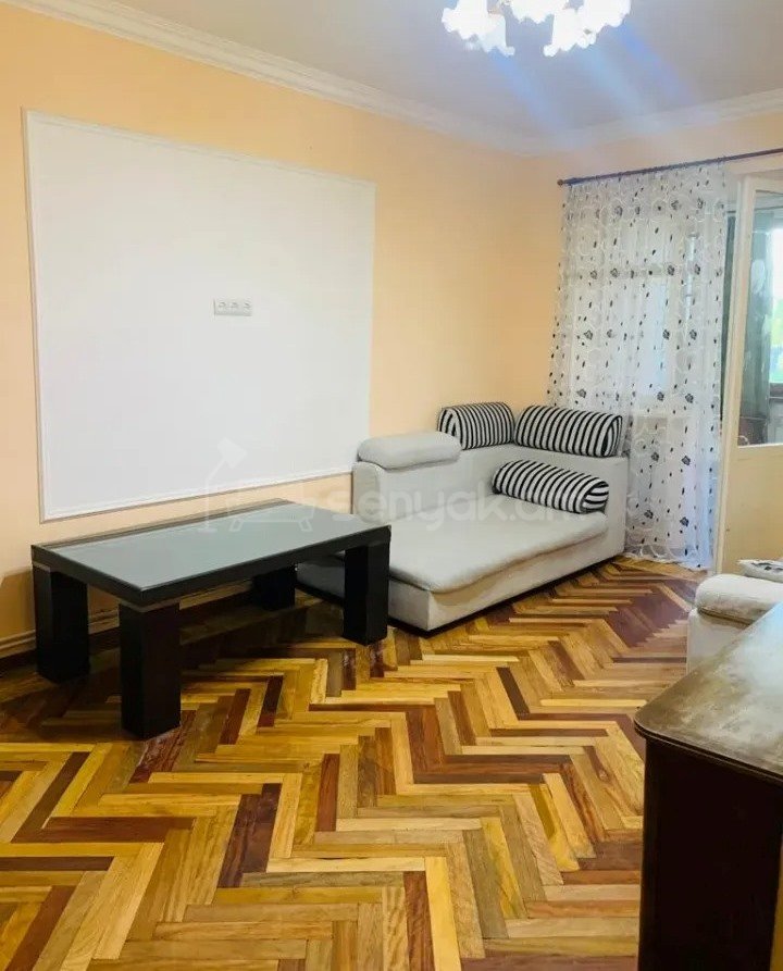 3 Սենյականոց Բնակարան Քարե Շենքում, 60քմ, 5/5 հարկ, Կապիտալ Վերանորոգված