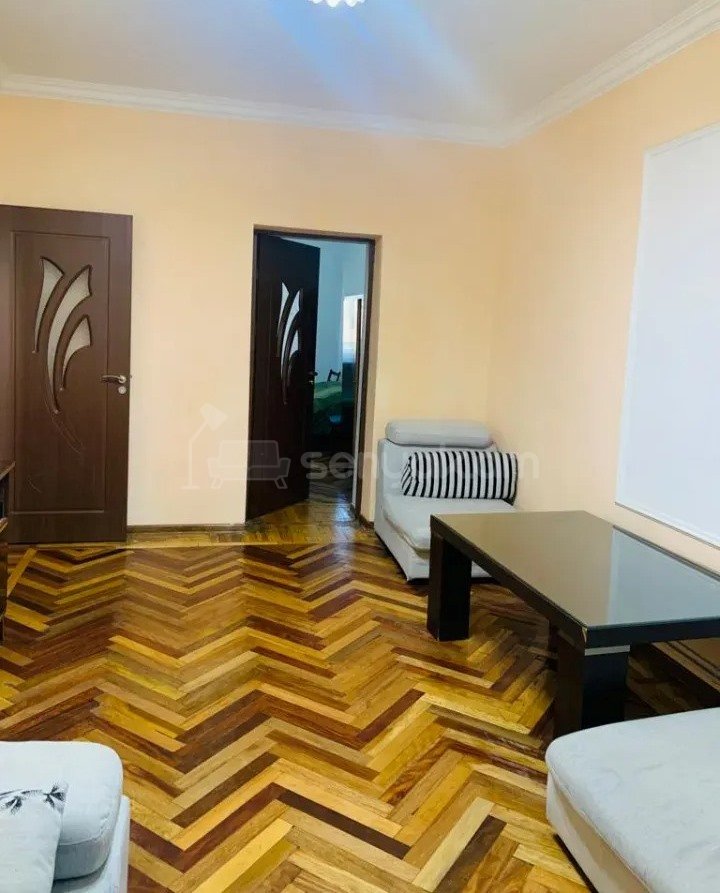 3 Սենյականոց Բնակարան Քարե Շենքում, 60քմ, 5/5 հարկ, Կապիտալ Վերանորոգված