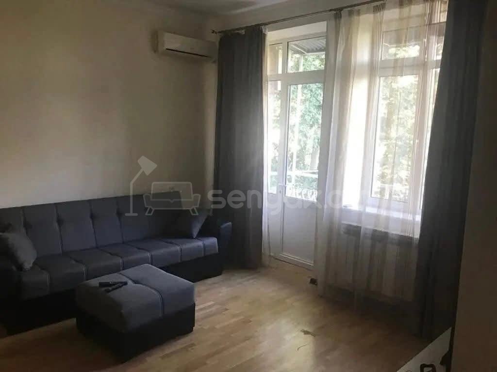 1 Սենյականոց Բնակարան Քարե Շենքում, 39քմ, 4/5 հարկ, Կապիտալ Վերանորոգված