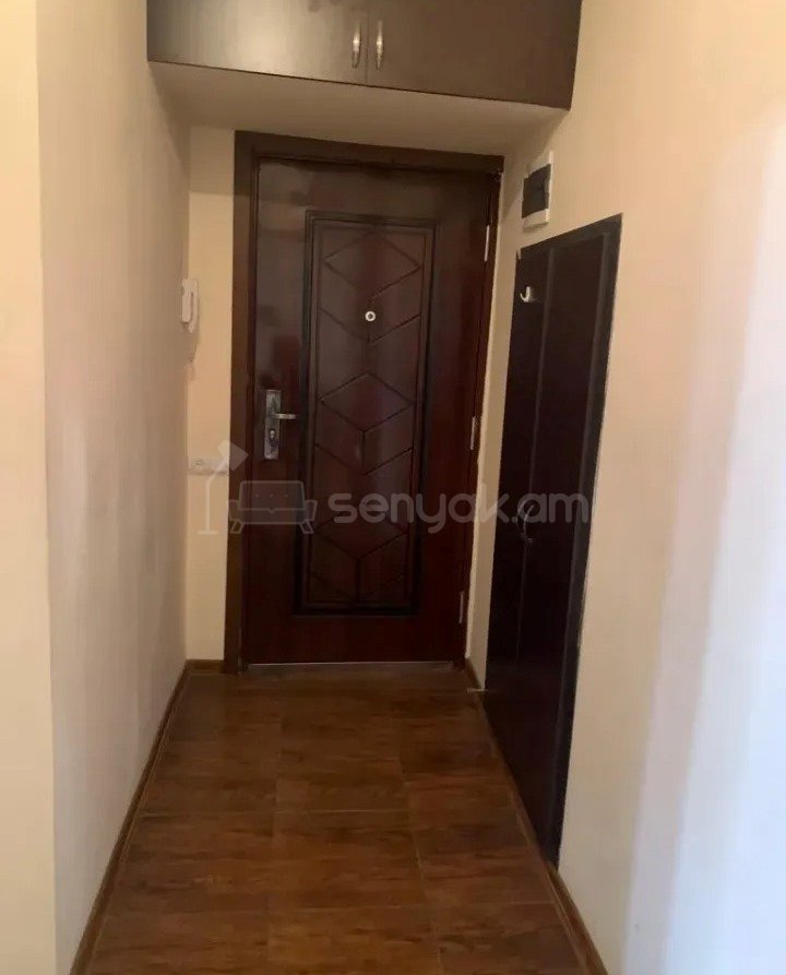 3 Սենյականոց Բնակարան Քարե Շենքում, 60քմ, 5/5 հարկ, Նորմալ Վիճակում