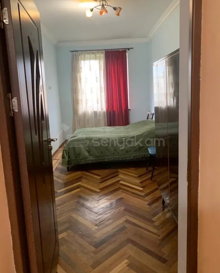 3 Սենյականոց Բնակարան Քարե Շենքում, 60քմ, 5/5 հարկ, Նորմալ Վիճակում