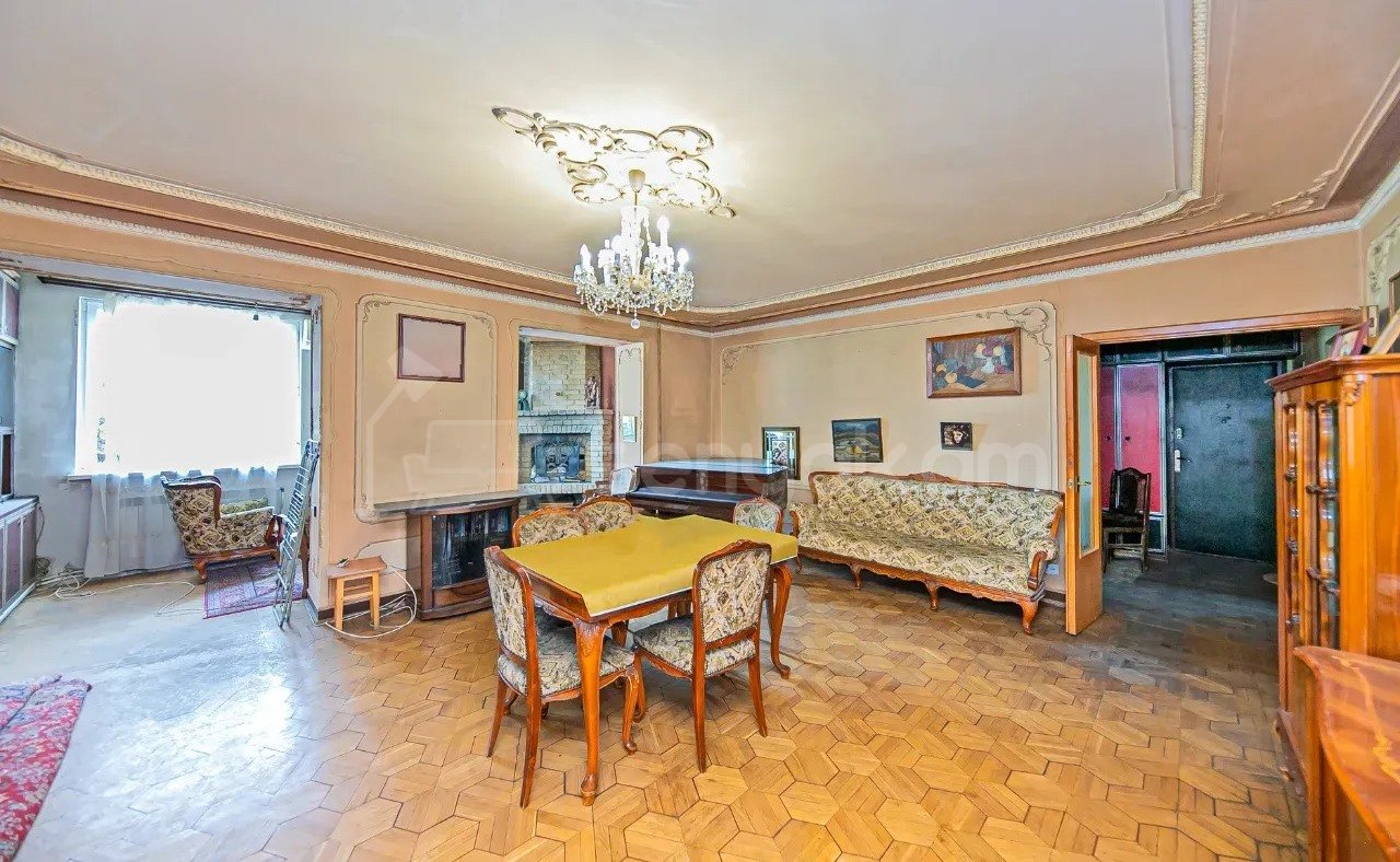 2 Սենյականոց Բնակարան Քարե Շենքում, 81քմ, 2/4 հարկ, Նորմալ Վիճակում
