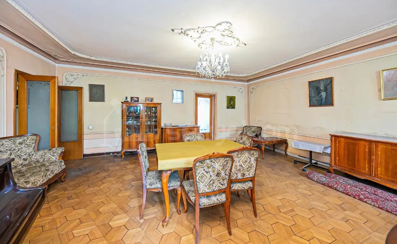 2 Սենյականոց Բնակարան Քարե Շենքում, 81քմ, 2/4 հարկ, Նորմալ Վիճակում