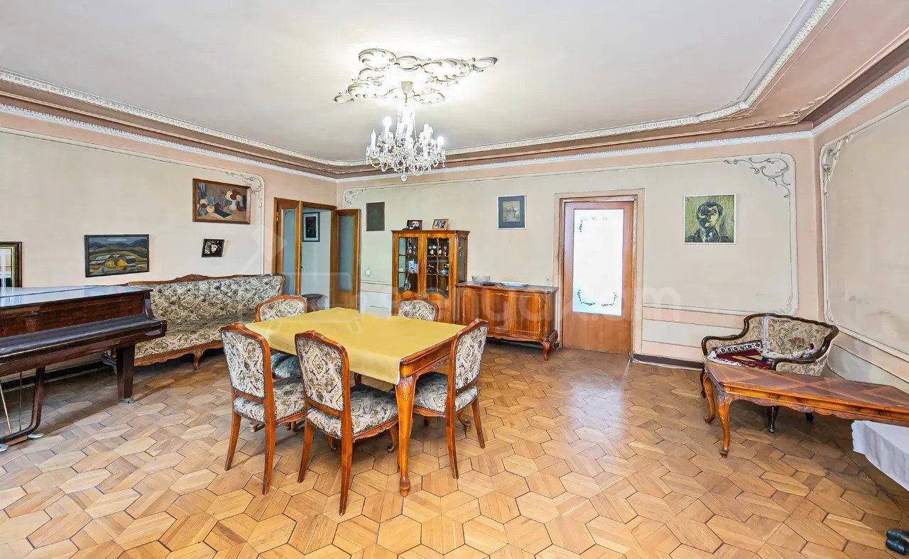 2 Սենյականոց Բնակարան Քարե Շենքում, 81քմ, 2/4 հարկ, Նորմալ Վիճակում