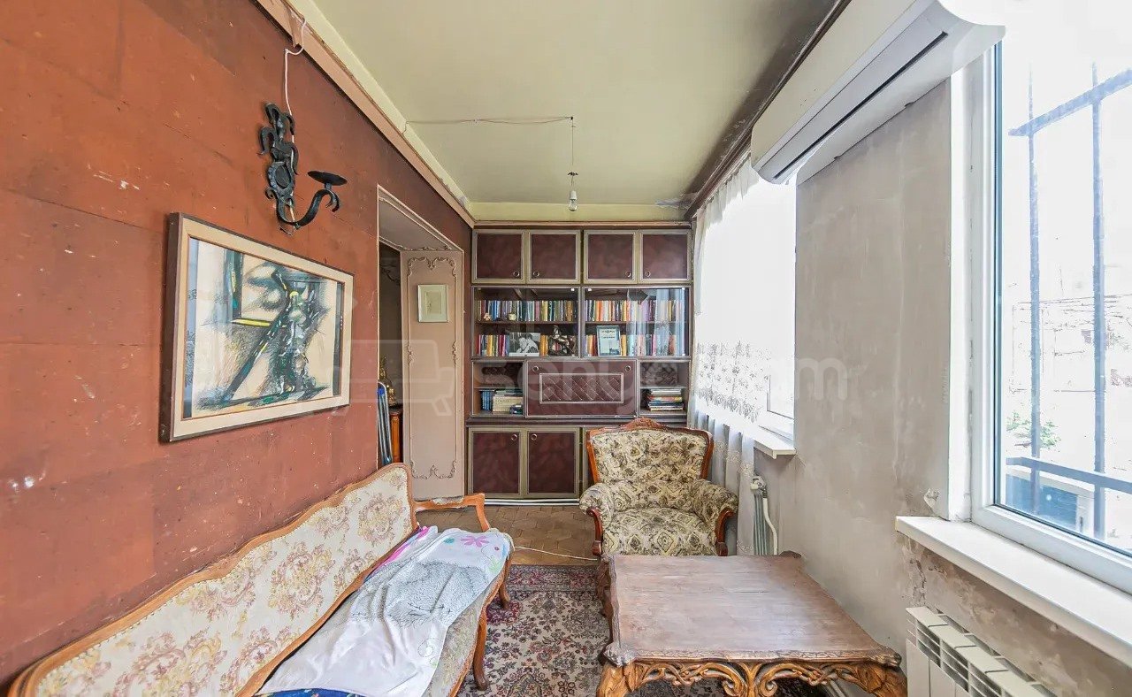 2 Սենյականոց Բնակարան Քարե Շենքում, 81քմ, 2/4 հարկ, Նորմալ Վիճակում