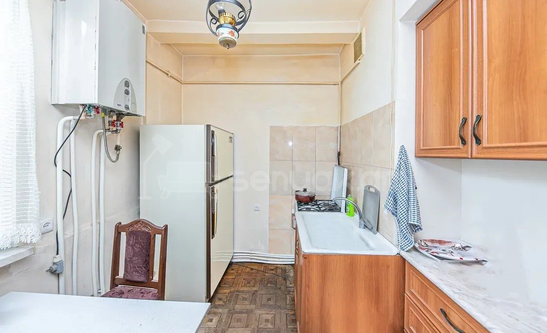 2 Սենյականոց Բնակարան Քարե Շենքում, 81քմ, 2/4 հարկ, Նորմալ Վիճակում