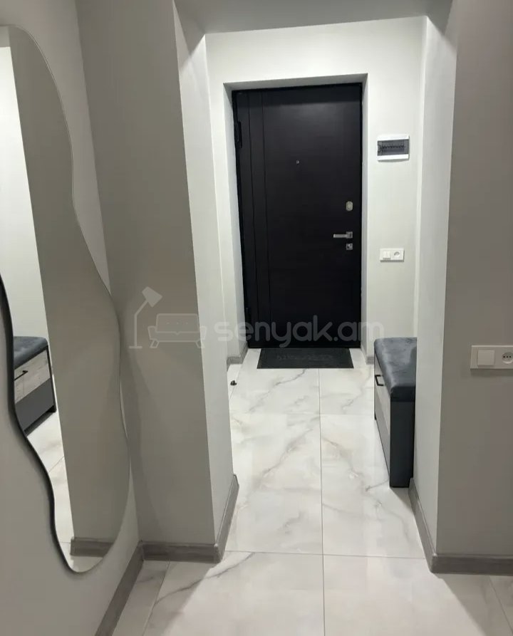 2 Սենյականոց Բնակարան Քարե Շենքում, 52քմ, 1/5 հարկ, Նորմալ Վիճակում, Կահավորված, Արևկող
