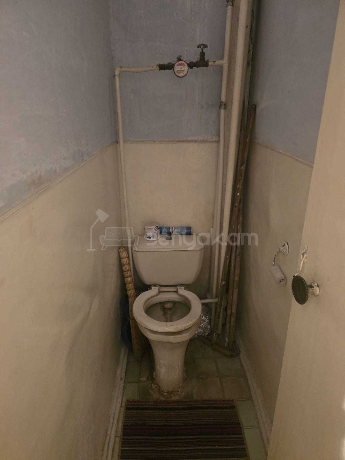 2 Սենյականոց Բնակարան Քարե Շենքում, 65քմ, 4/5 հարկ, Պետական Վիճակում
