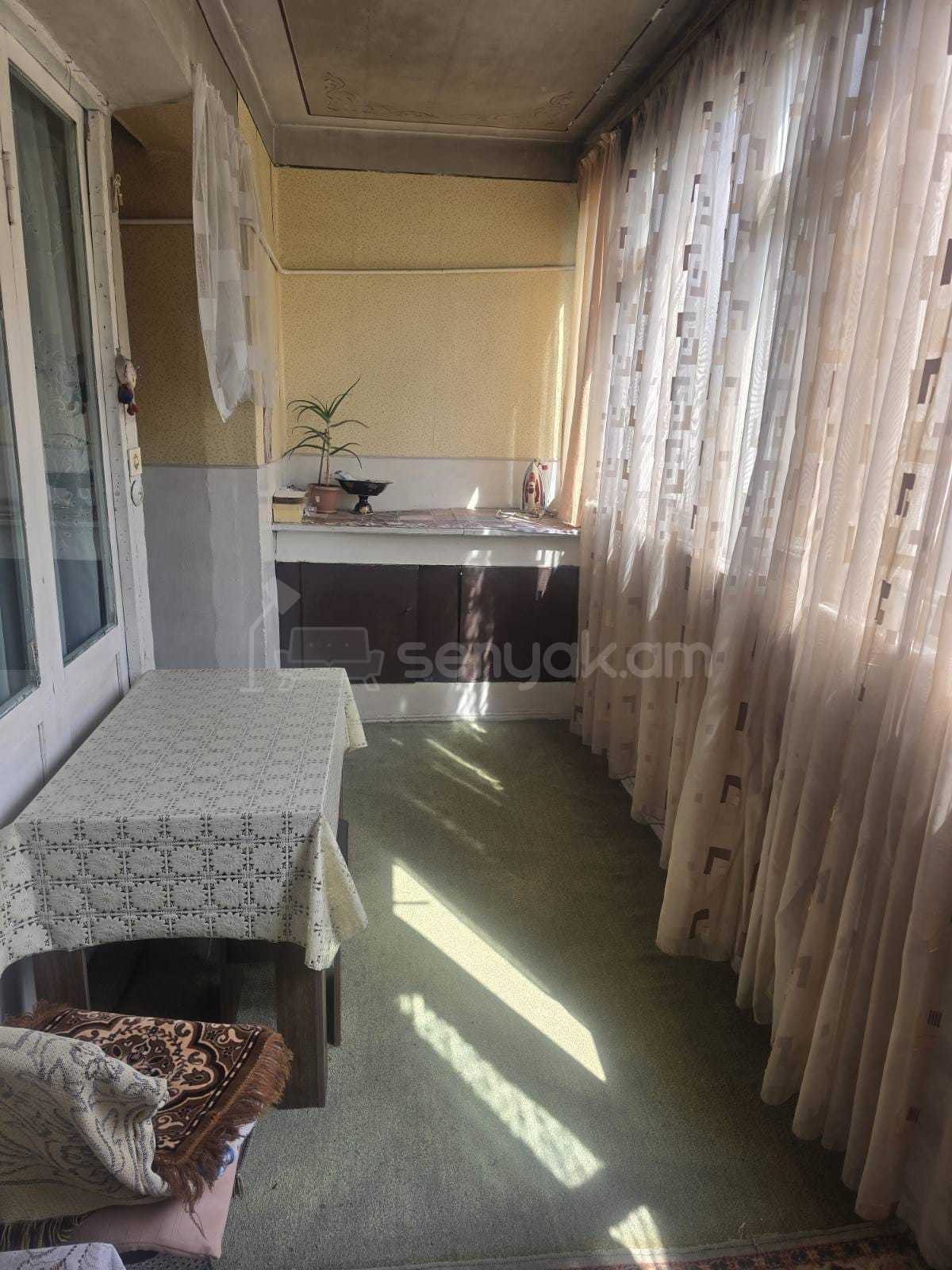 2 Սենյականոց Բնակարան Քարե Շենքում, 65քմ, 4/5 հարկ, Պետական Վիճակում