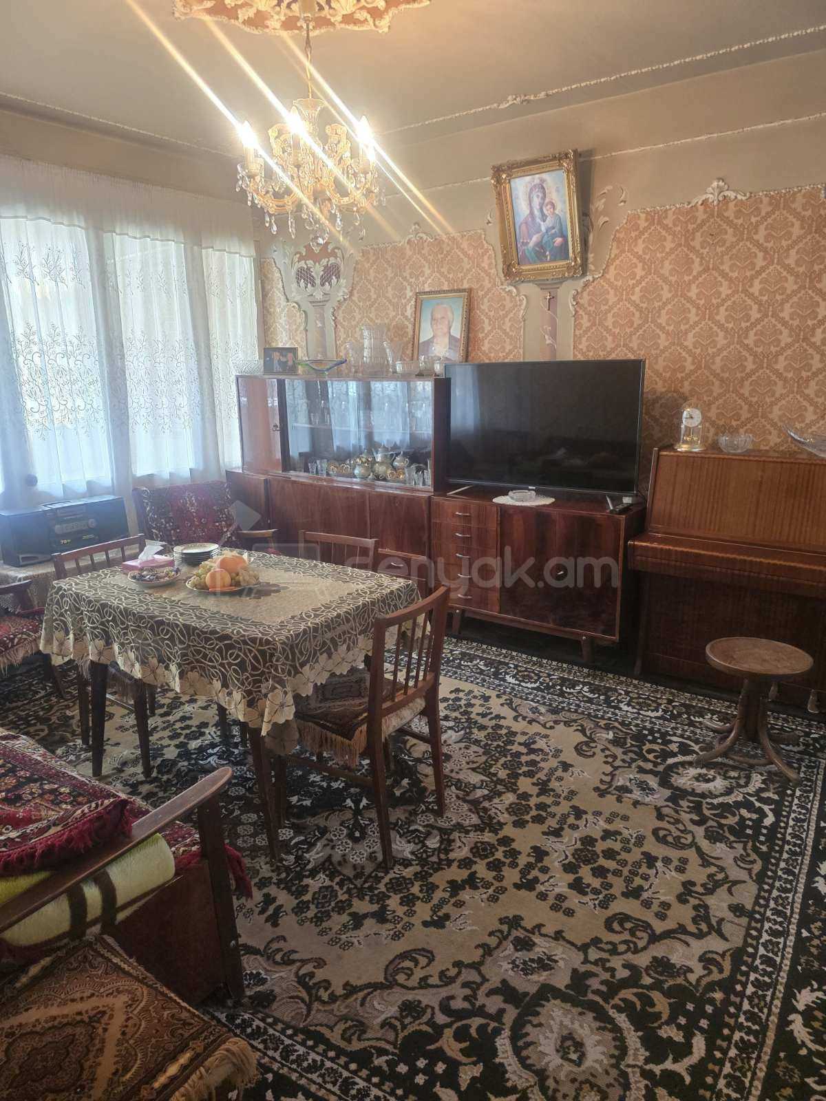 2 Սենյականոց Բնակարան Քարե Շենքում, 65քմ, 4/5 հարկ, Պետական Վիճակում