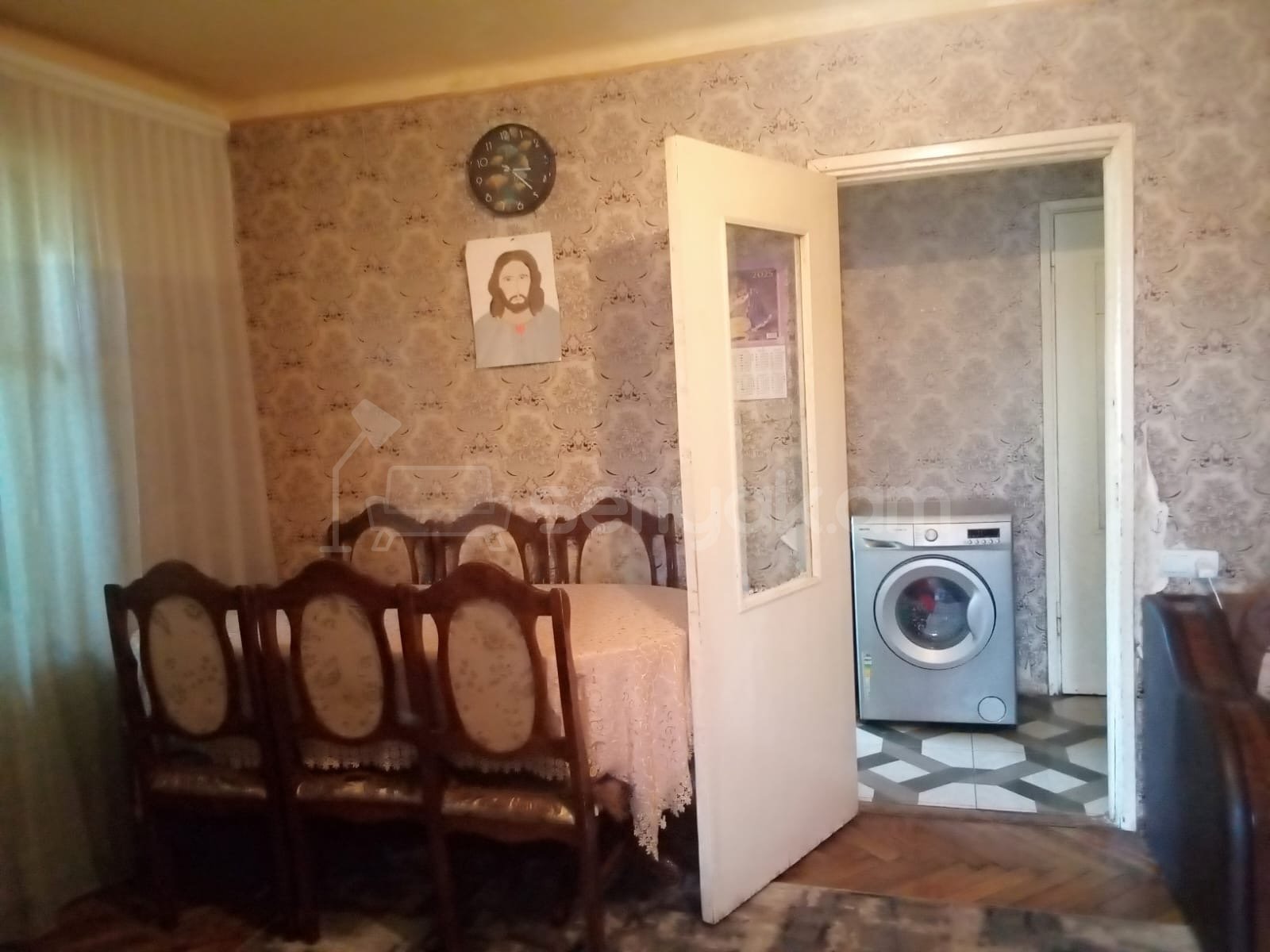 2 Սենյականոց Բնակարան Քարե Շենքում, 42քմ, 3/3 հարկ, Նորմալ Վիճակում