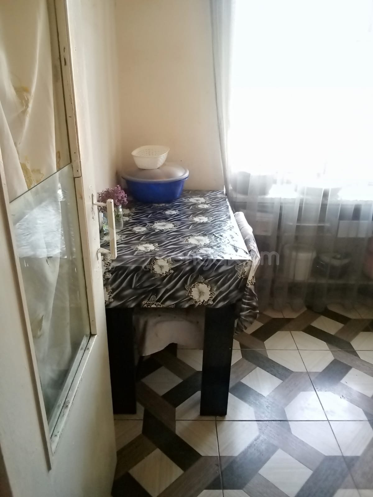2 Սենյականոց Բնակարան Քարե Շենքում, 42քմ, 3/3 հարկ, Նորմալ Վիճակում