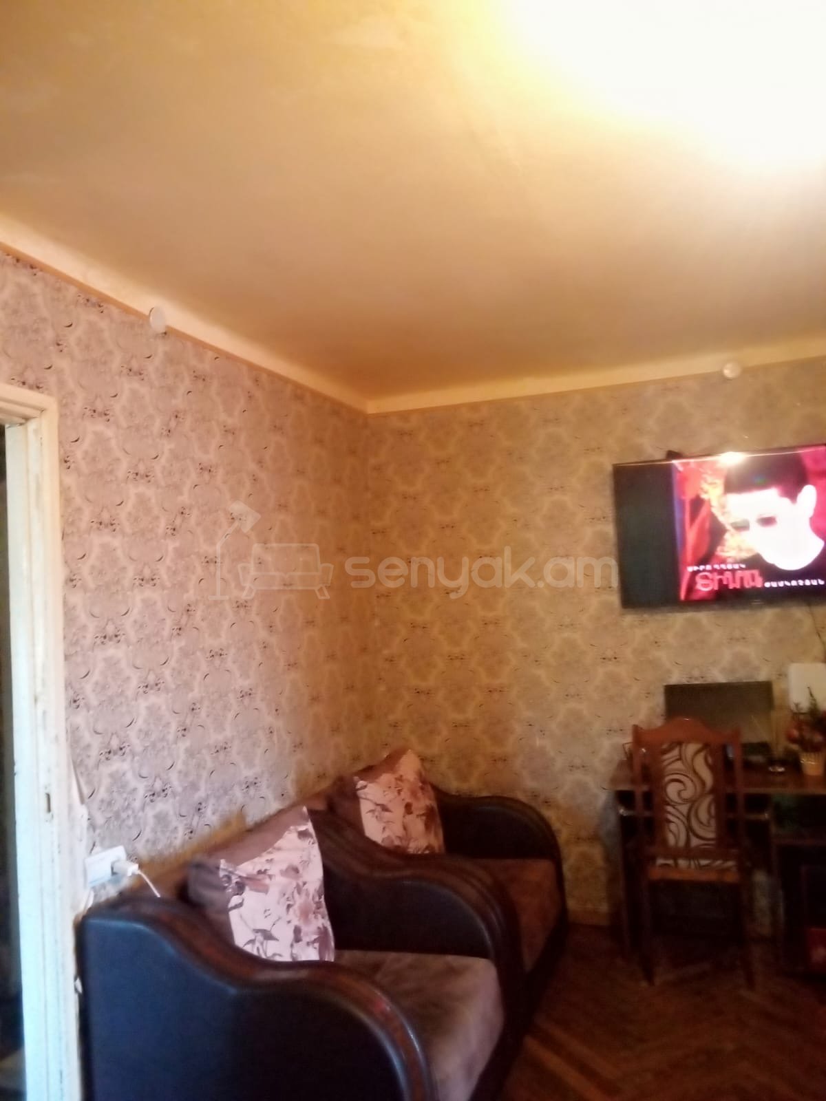 2 Սենյականոց Բնակարան Քարե Շենքում, 42քմ, 3/3 հարկ, Նորմալ Վիճակում