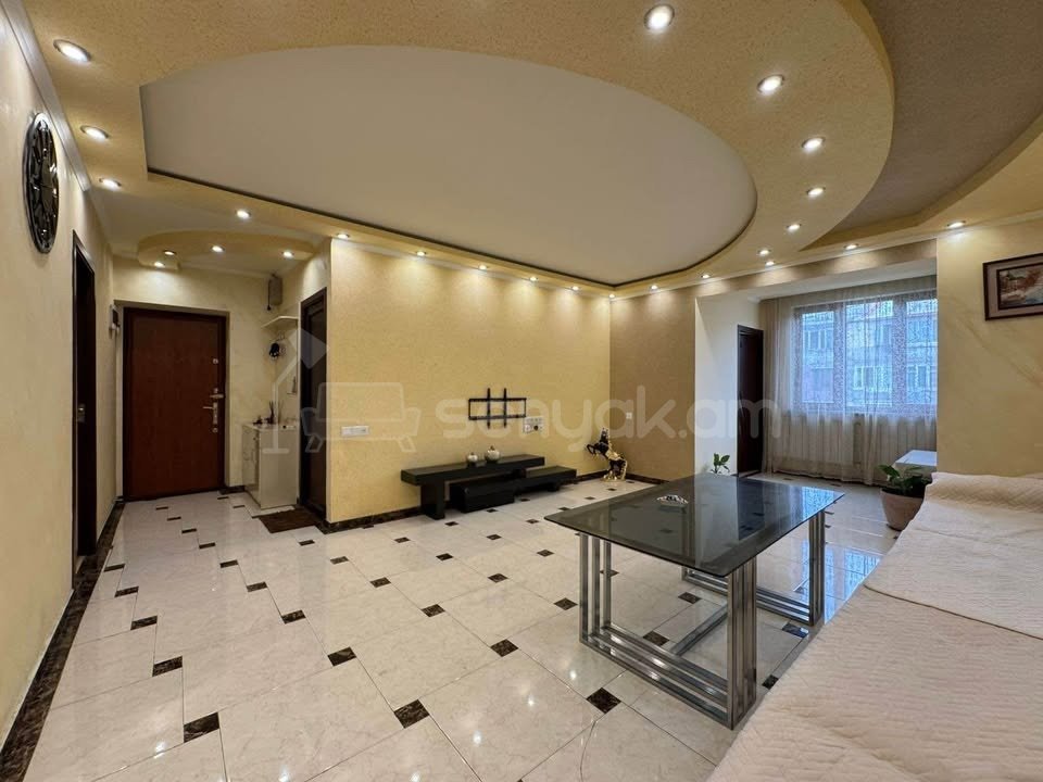 4 Սենյականոց Բնակարան Քարե Շենքում, 113քմ, 4/5 հարկ, Կապիտալ Վերանորոգված
