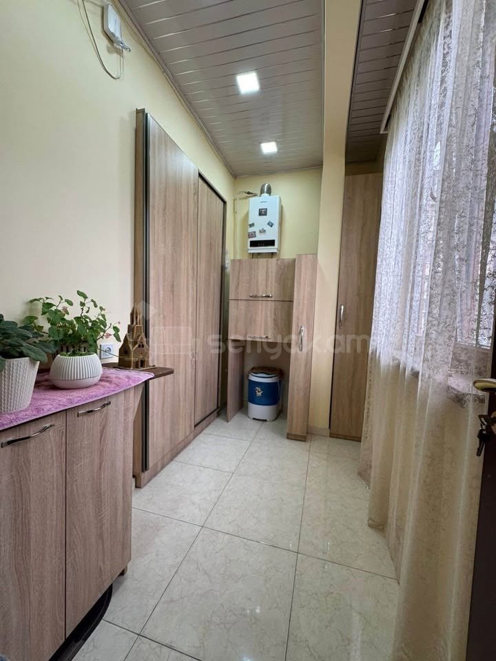 4 Սենյականոց Բնակարան Քարե Շենքում, 113քմ, 4/5 հարկ, Կապիտալ Վերանորոգված