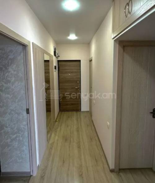 3 Սենյականոց Բնակարան Քարե Շենքում, 76քմ, 5/5 հարկ, Կապիտալ Վերանորոգված