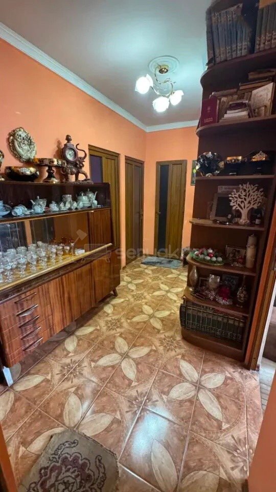 3 Սենյականոց Բնակարան, 75քմ, 8/9 հարկ, Նորմալ Վիճակում