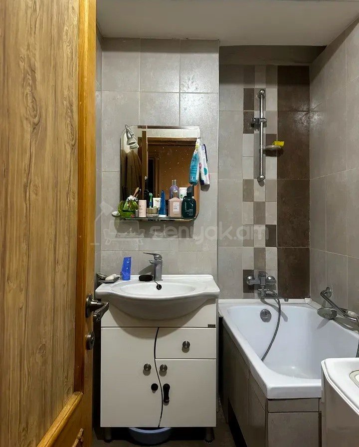3 Սենյականոց Բնակարան, 105քմ, 8/10 հարկ, Կապիտալ Վերանորոգված