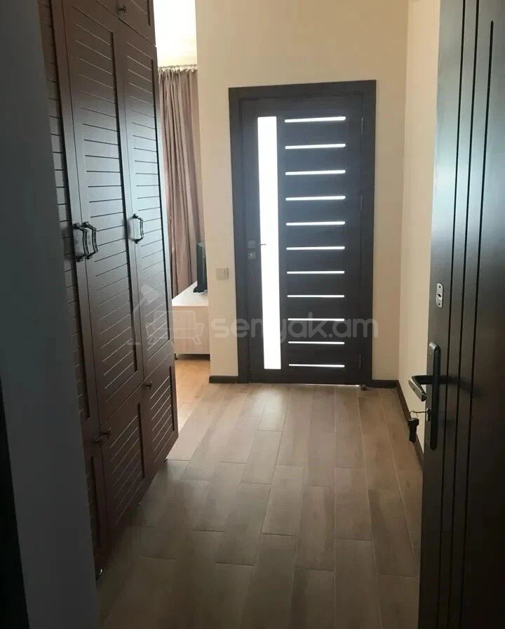 2 Սենյականոց Բնակարան Քարե Շենքում, 39քմ, 4/5 հարկ, Կապիտալ Վերանորոգված