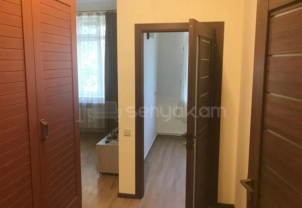 2 Սենյականոց Բնակարան Քարե Շենքում, 39քմ, 4/5 հարկ, Կապիտալ Վերանորոգված