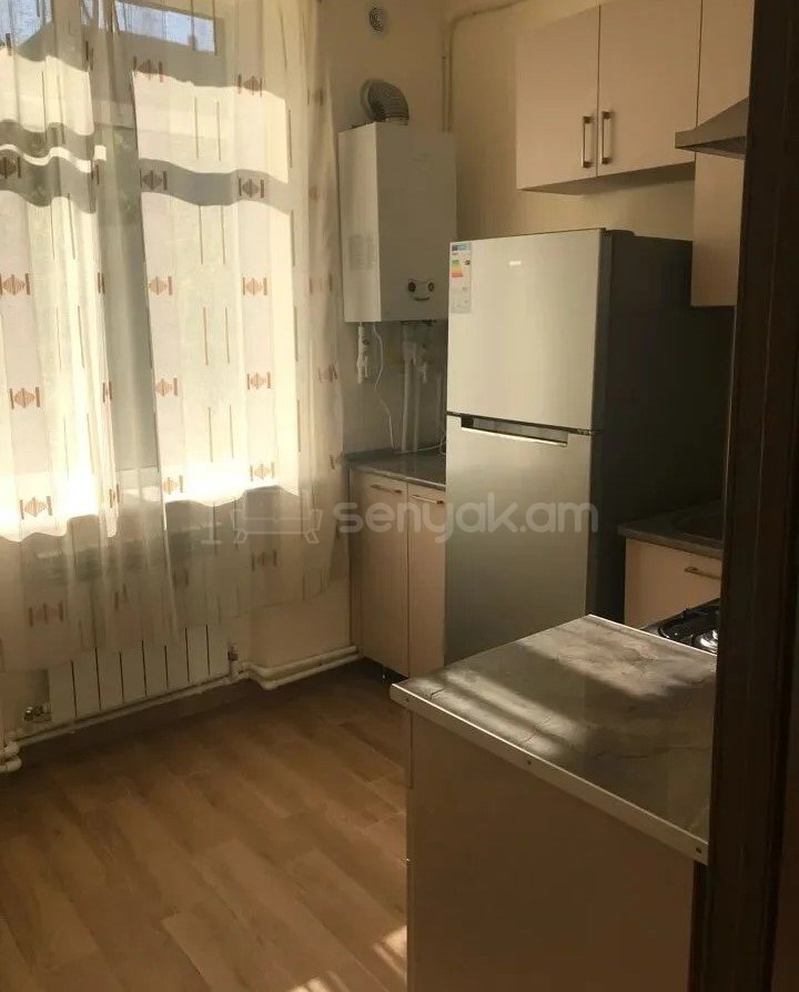 2 Սենյականոց Բնակարան Քարե Շենքում, 39քմ, 4/5 հարկ, Կապիտալ Վերանորոգված