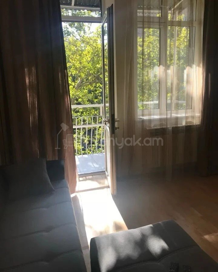 2 Սենյականոց Բնակարան Քարե Շենքում, 39քմ, 4/5 հարկ, Կապիտալ Վերանորոգված