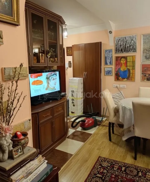 2 Սենյականոց Բնակարան Քարե Շենքում, 43քմ, 5/5 հարկ, Կապիտալ Վերանորոգված