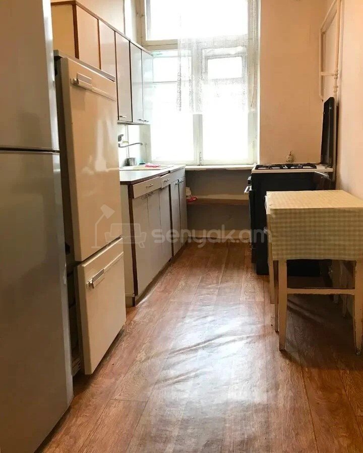 2 Սենյականոց Բնակարան Քարե Շենքում, 67քմ, 2/3 հարկ, Պետական Վիճակում