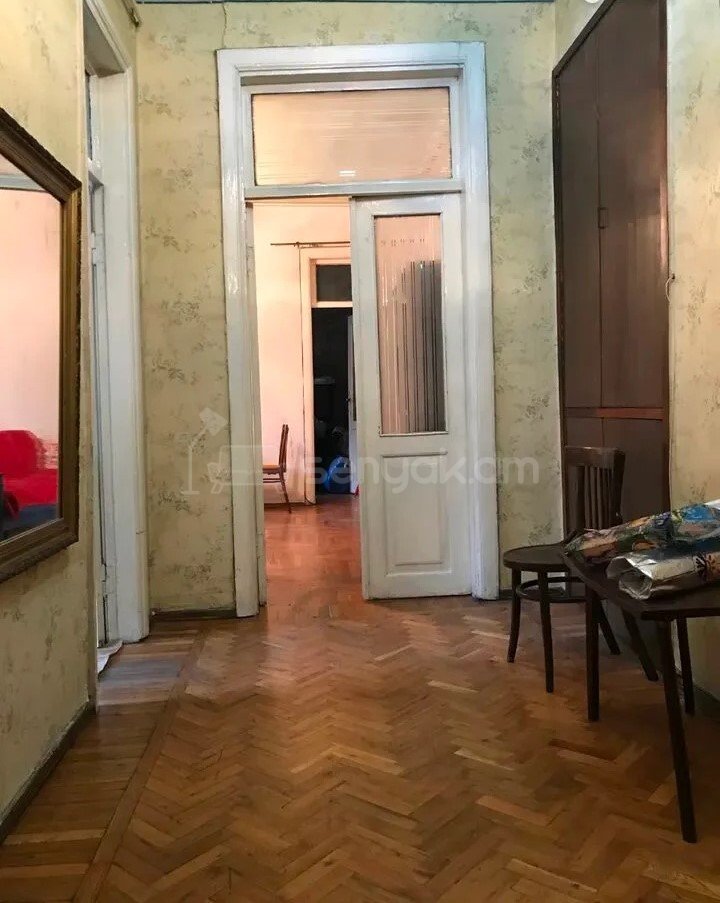 2 Սենյականոց Բնակարան Քարե Շենքում, 67քմ, 2/3 հարկ, Պետական Վիճակում
