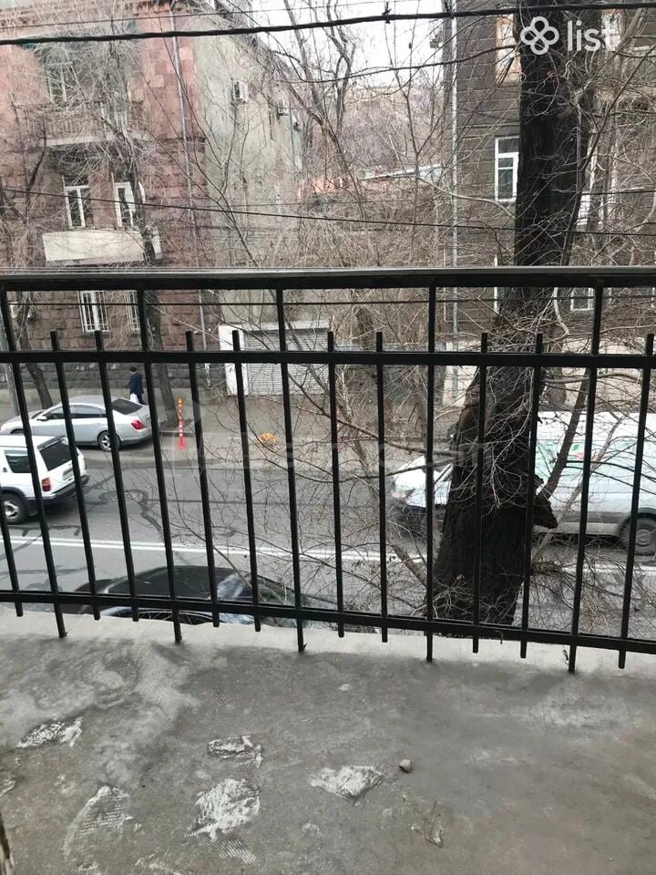 2 Սենյականոց Բնակարան Քարե Շենքում, 67քմ, 2/3 հարկ, Պետական Վիճակում