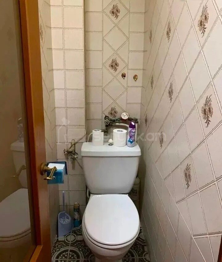 2 Սենյականոց Բնակարան Քարե Շենքում, 46քմ, 4/5 հարկ, Նորմալ Վիճակում