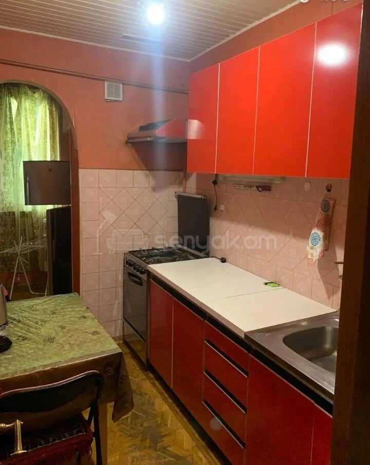 2 Սենյականոց Բնակարան Քարե Շենքում, 46քմ, 4/5 հարկ, Նորմալ Վիճակում