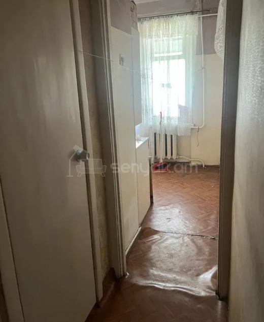 2 Սենյականոց Բնակարան Քարե Շենքում, 57քմ, 5/5 հարկ, Նորմալ Վիճակում