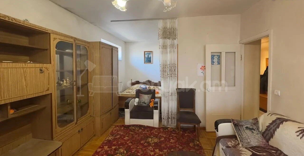 2 Սենյականոց Բնակարան Քարե Շենքում, 64քմ, 5/5 հարկ, Նորմալ Վիճակում