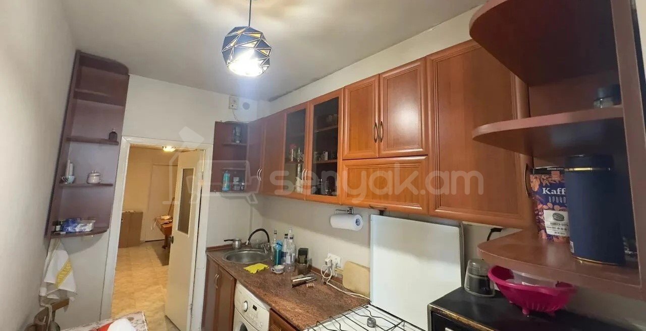2 Սենյականոց Բնակարան Քարե Շենքում, 64քմ, 5/5 հարկ, Նորմալ Վիճակում