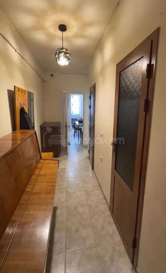 2 Սենյականոց Բնակարան Քարե Շենքում, 64քմ, 5/5 հարկ, Նորմալ Վիճակում