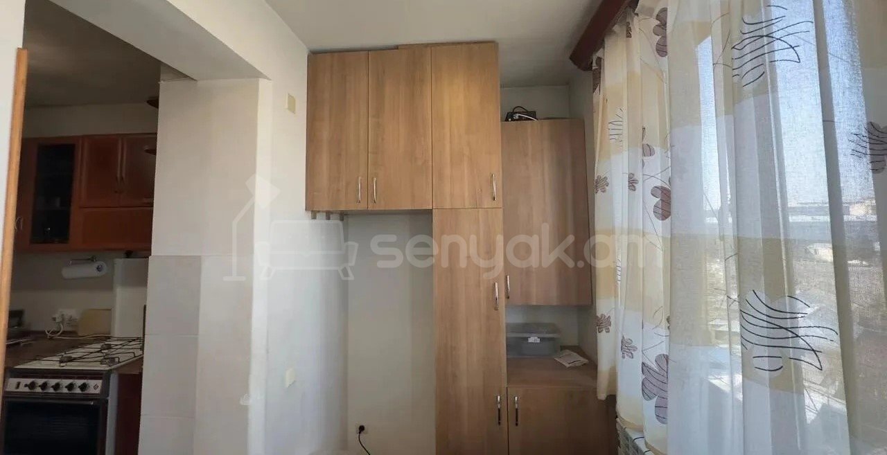2 Սենյականոց Բնակարան Քարե Շենքում, 64քմ, 5/5 հարկ, Նորմալ Վիճակում